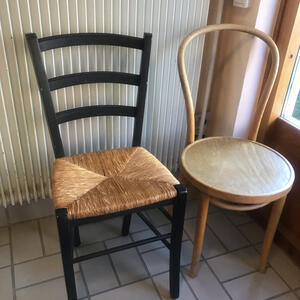 Två stolar Bredäng 