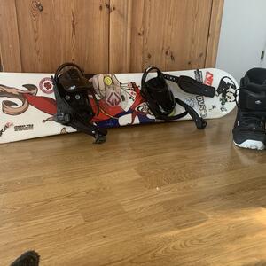 Snowboard med kängor 
