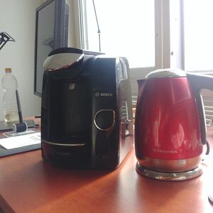 Bosch T45 Tassimo Kapsel kaffemaskin + Vattenkokare bortskänkes