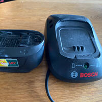 Bosch laddare + batteri