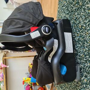 babyskydd/ bilbarnstol bortskänkes 