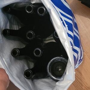 rengjorda vinflaskor bortskänkes 