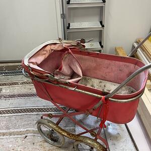 60-tals leksaksvagn barnvagn skänkes