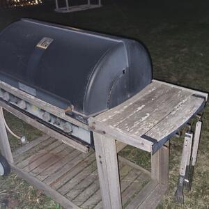 Stor och tung utegrill