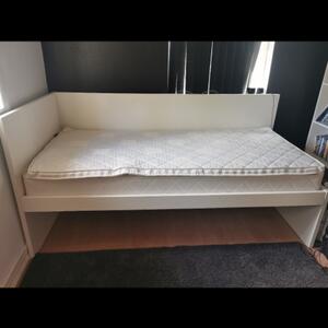 Säng / Ikea 