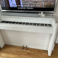 piano skänkes mot avhämtning 