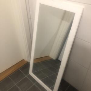 Vit spegel bortskänkes