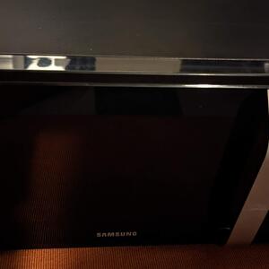 Samsung Mikrovågsugn med trasiga vred