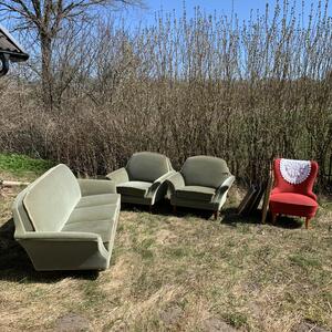Soffa fåtöljer tavlor skåp