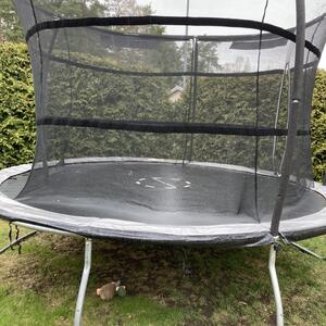 Studsmatta skänkes