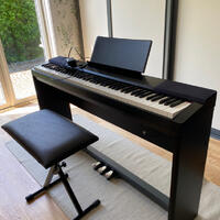 Elpiano och pianostol