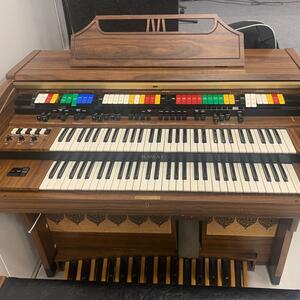 kawai orgel i bra skick