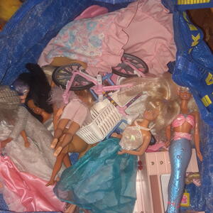 En ikeapåse med barbie skänkes idag!