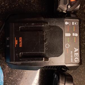 två st 18v litthium ion 1,5Ah batterier