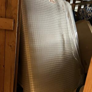90x200 resårmadrass bortskänkes. 
