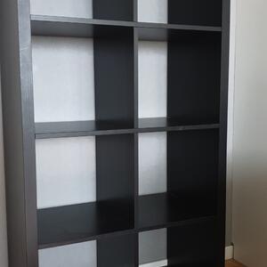 Bokhyllor bortskänkes