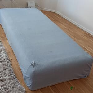 90 säng bortskänkes 