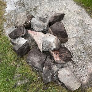 Stora stenar bortskänkes