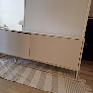 Vit tv bänk /siseboard