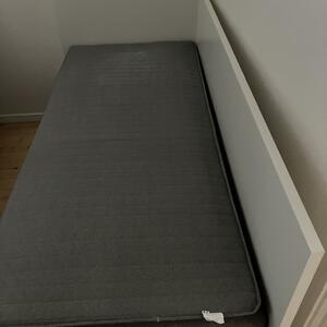 Säng + madrasser