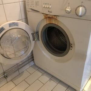 Väl fungerande whirlpool tvättmaskin 