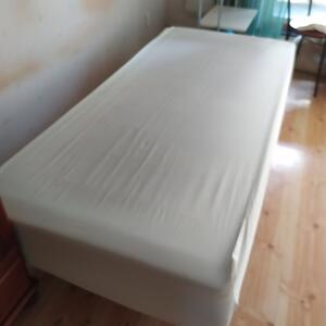 Sängen 90x200