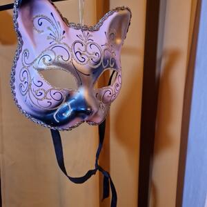 Venediginspirerad mask med kattmotiv