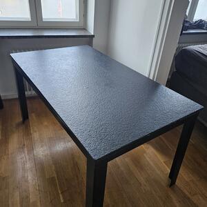 Matbord med stenskiva