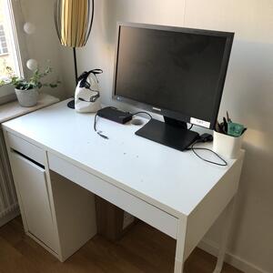 Vitt skrivbord från Ikea ”Micke ”
