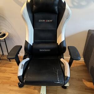 DX racer Iron Series gaming stol