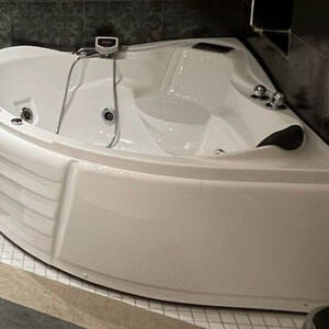 JACUZZI / MASSAGEBADKAR