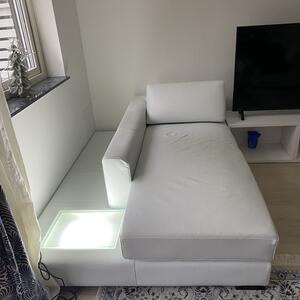 En fin Divan men inbyggd lampa 
