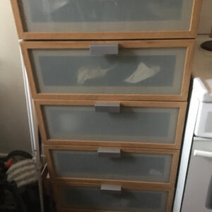 Hylla med 5 lådor
