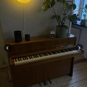 BRÖDR. JÖRGENSEN PIANO BORTSKÄNKES 