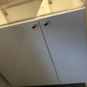 Köksunderskåp med dörrar