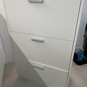 Skohylla bortskänkes