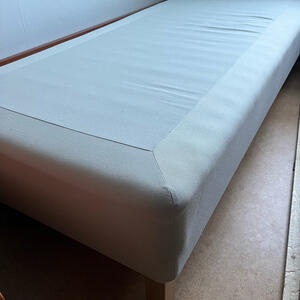 Säng / resårmadrass 80cm