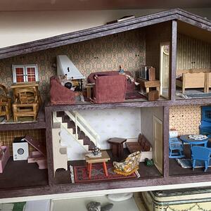 Lego och dockskåp 