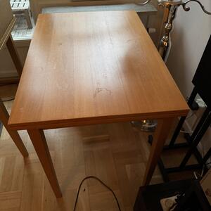 2 st köksbord bortskänkes