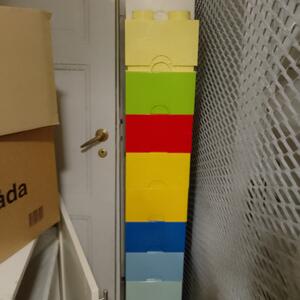 11 legolådor fyllda med lego
