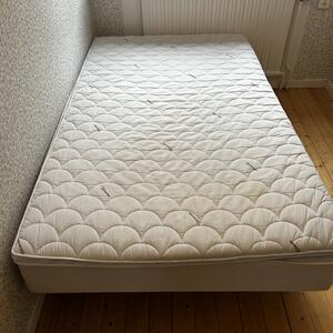 Säng 120 