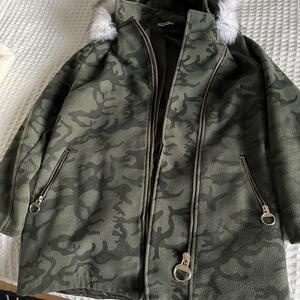 Jacka tjej i khaki färg med huva 