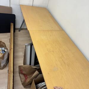 2 skrivbord bortskänktes Göteborg