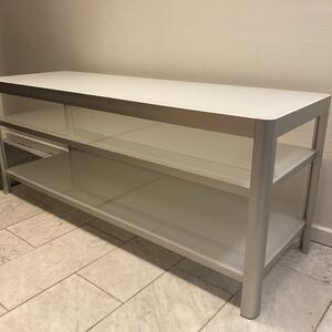 TV-bänk i glas & aluminium