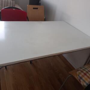 En liten matbord