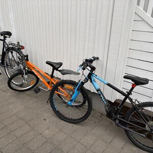 Tre cyklar bortskänkes
