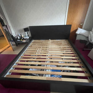 IKEA säng svart 200X200