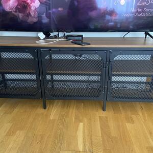 TV-bänk från IKEA bortskänkes 