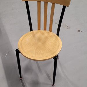 Åtta köksstolar