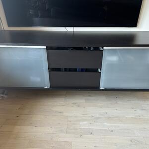 Tv-bänk
